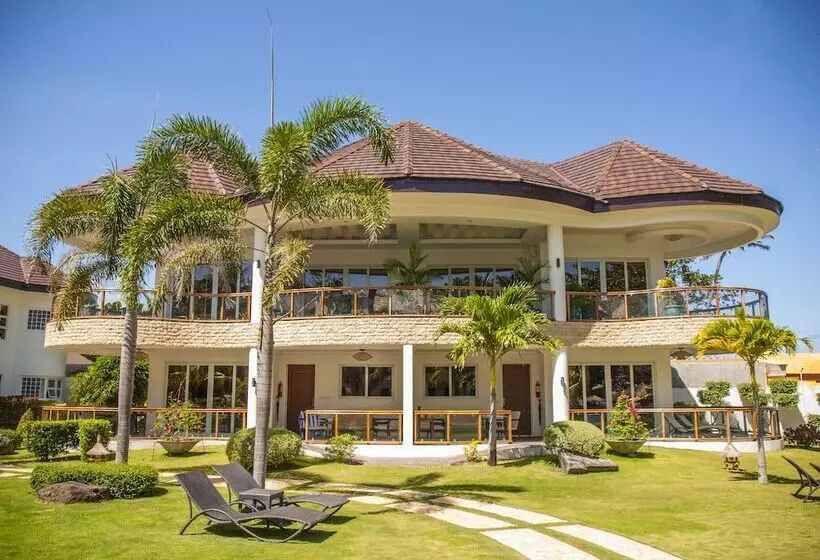 Vida Homes Condo Resort