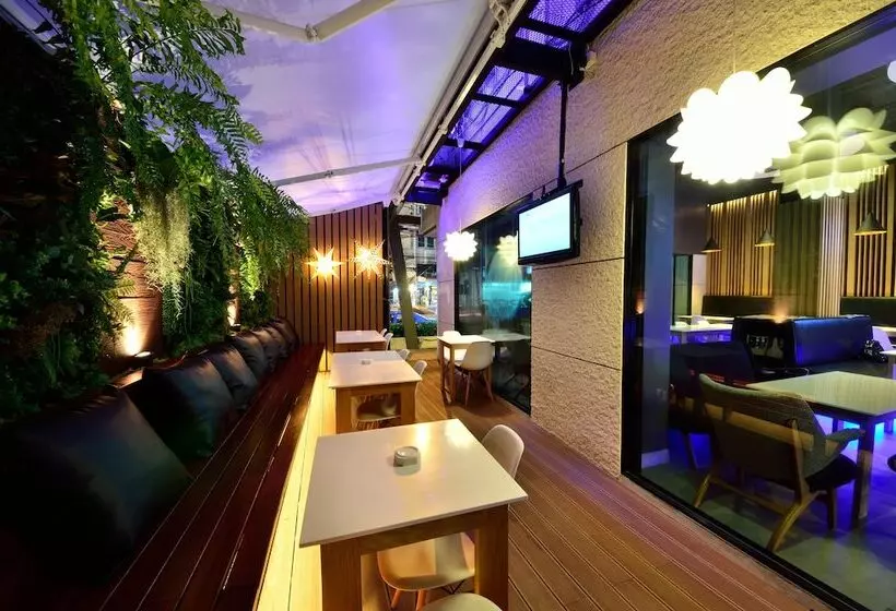 Bizotel Premier Hotel & Residence