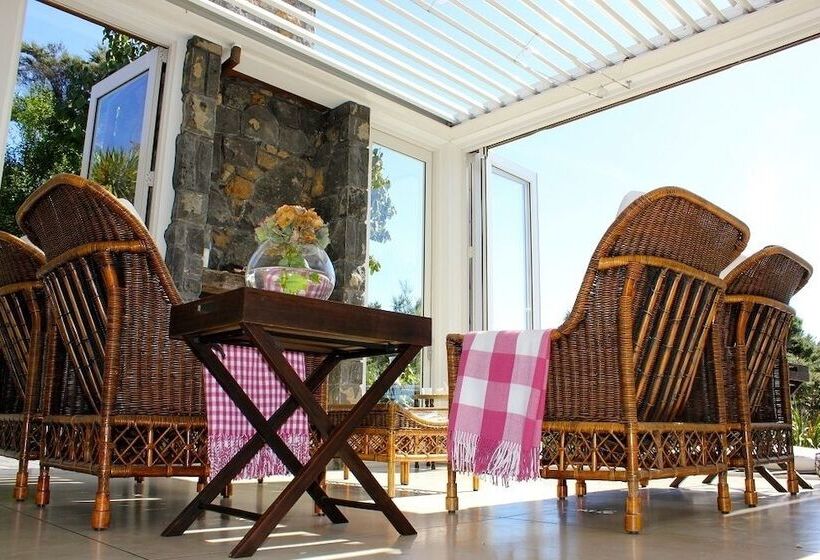 בית מלון כפרי 970 Lonely Bay Lodge