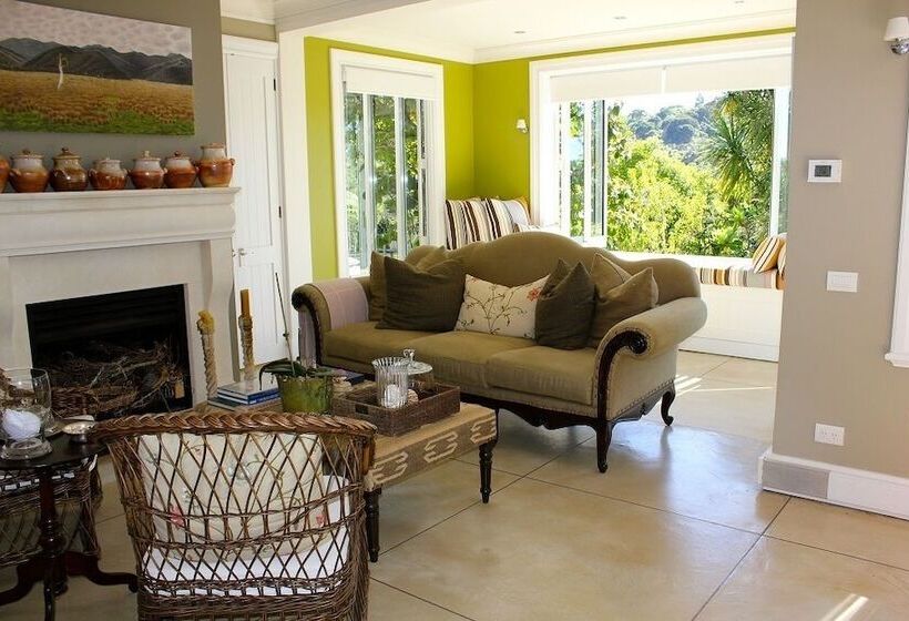 בית מלון כפרי 970 Lonely Bay Lodge