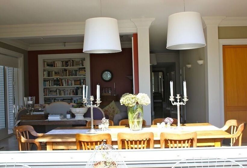 בית מלון כפרי 970 Lonely Bay Lodge