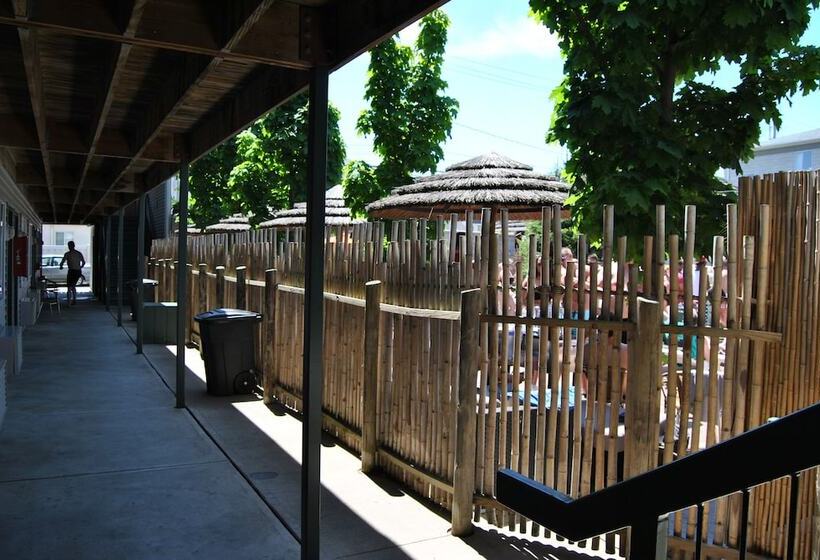 Hotel Commodore Resort