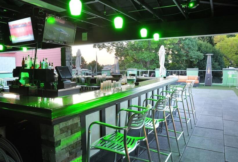 Hotel Commodore Resort