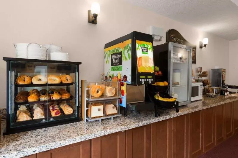 Отель Days Inn Sioux Lookout