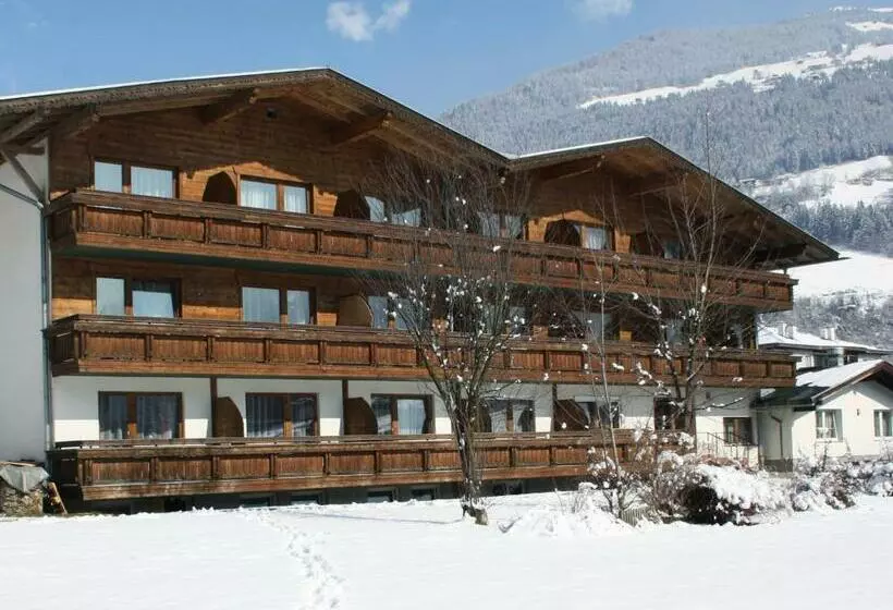 First Mountain Hotel Zillertal