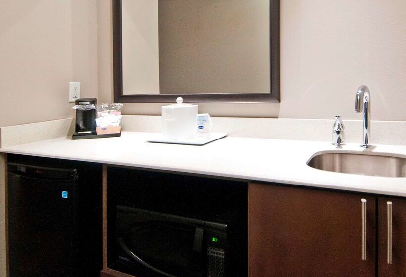 Отель Hampton Inn & Suites Pauls Valley