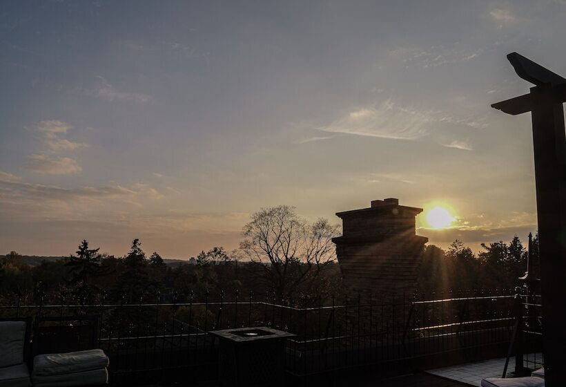 ホテル Henderson Castle Inn