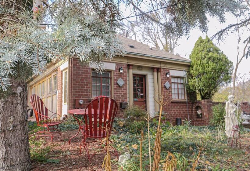 ホテル Henderson Castle Inn