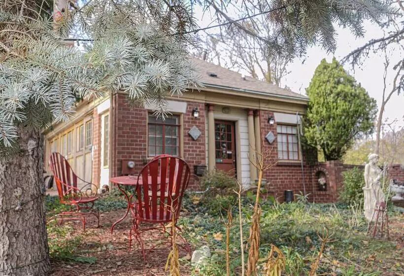 هتل Henderson Castle Inn