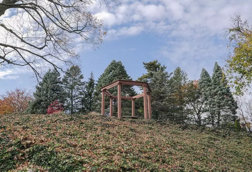 هتل Henderson Castle Inn