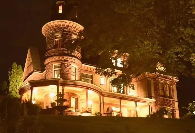 هتل Henderson Castle Inn