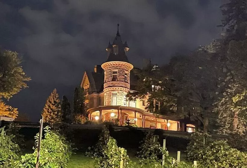 هتل Henderson Castle Inn