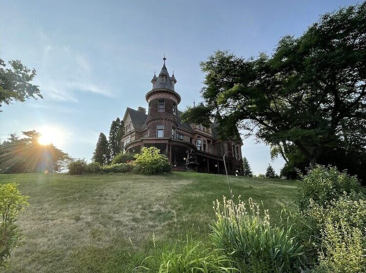 ホテル Henderson Castle Inn