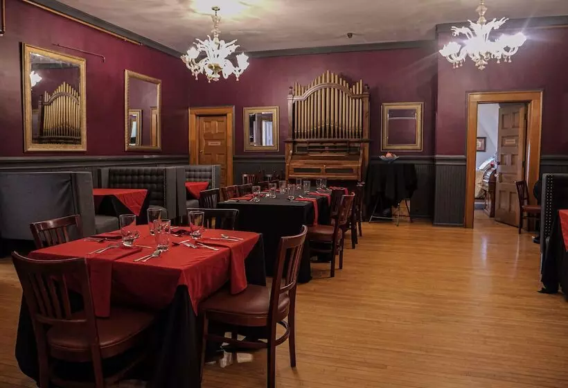 هتل Henderson Castle Inn