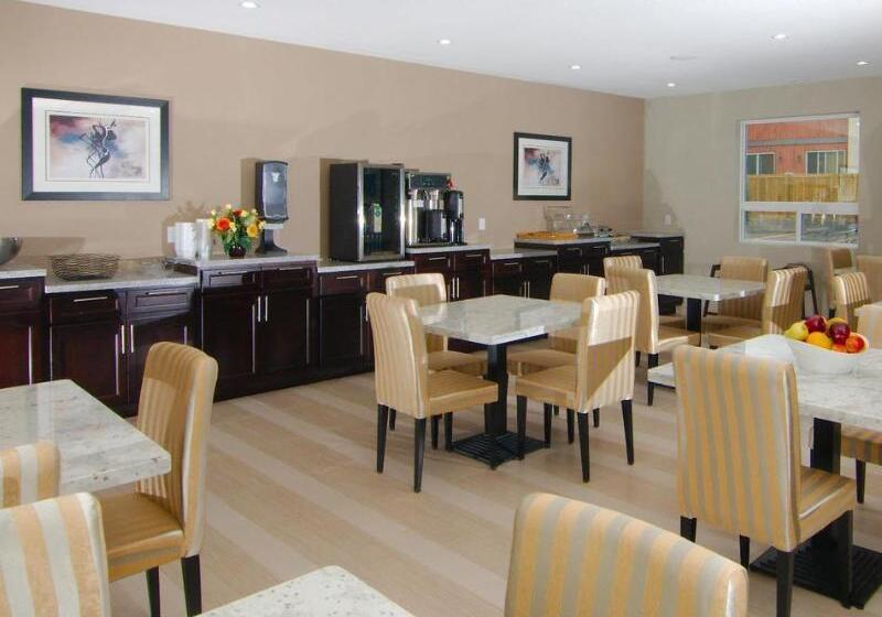 בית מלון כפרי Paradise Inn And Suites Redwater