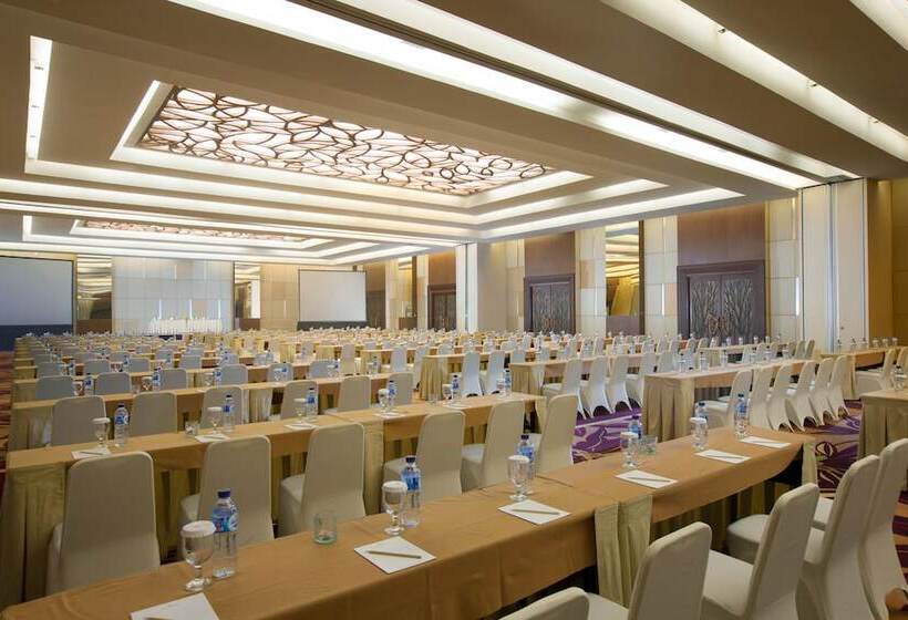 فندق Santika Premiere Kota Harapan Indah