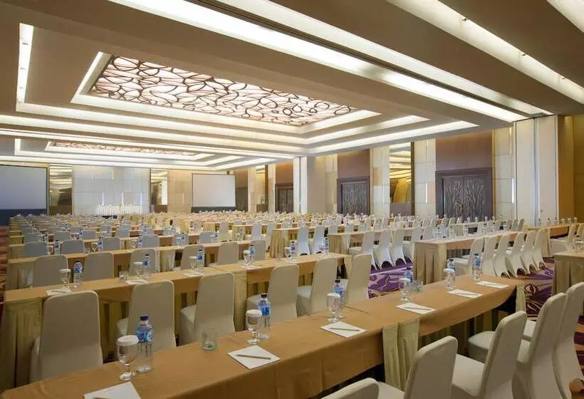 בית מלון כפרי Santika Premiere Kota Harapan Indah