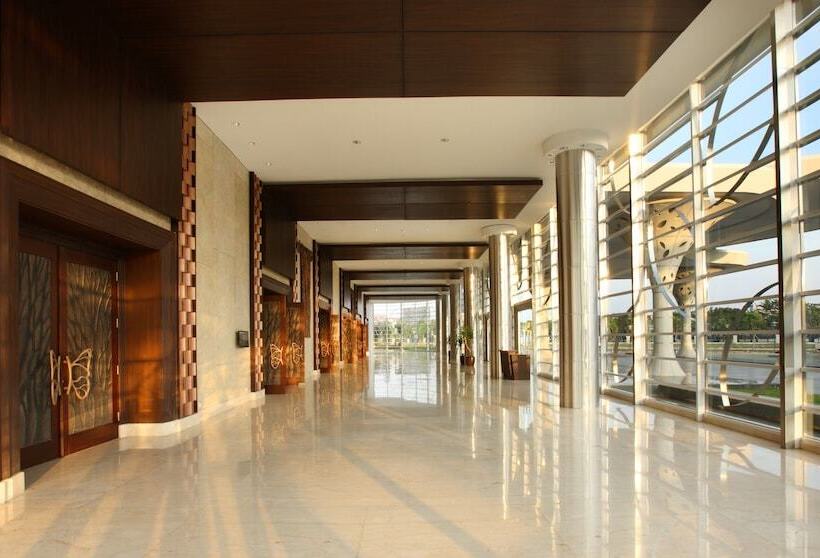 فندق Santika Premiere Kota Harapan Indah