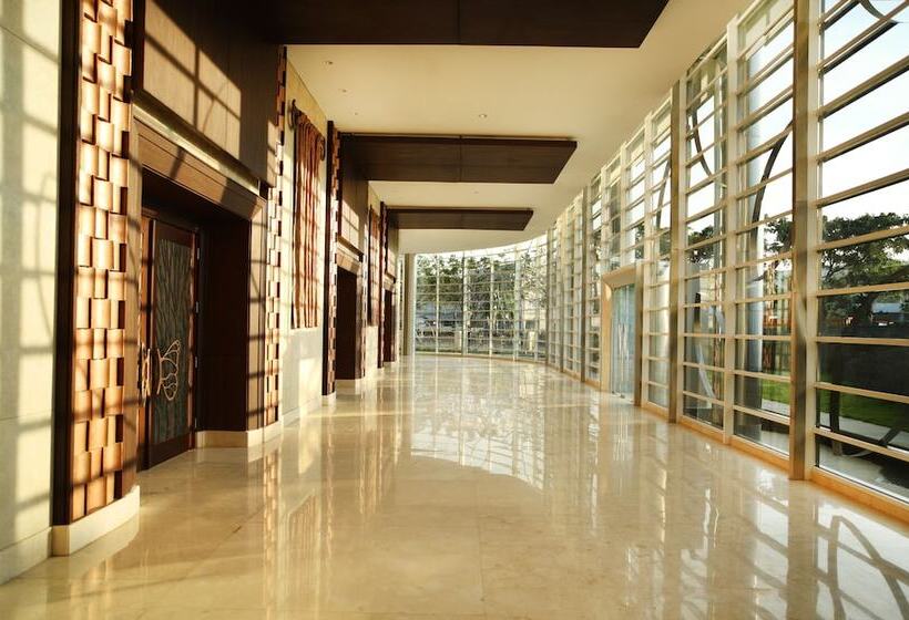 فندق Santika Premiere Kota Harapan Indah