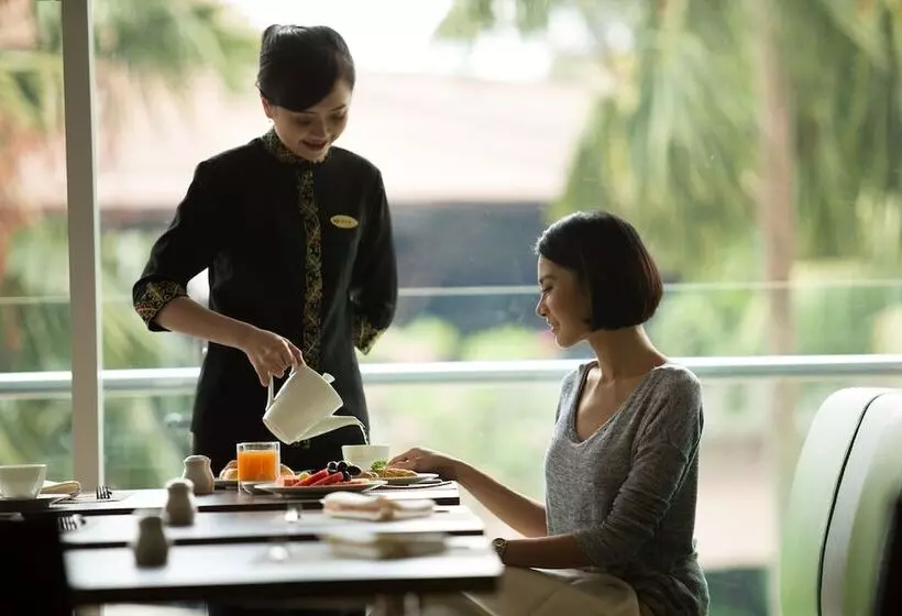 בית מלון כפרי Santika Premiere Kota Harapan Indah