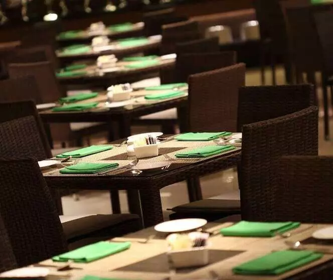 בית מלון כפרי Santika Premiere Kota Harapan Indah