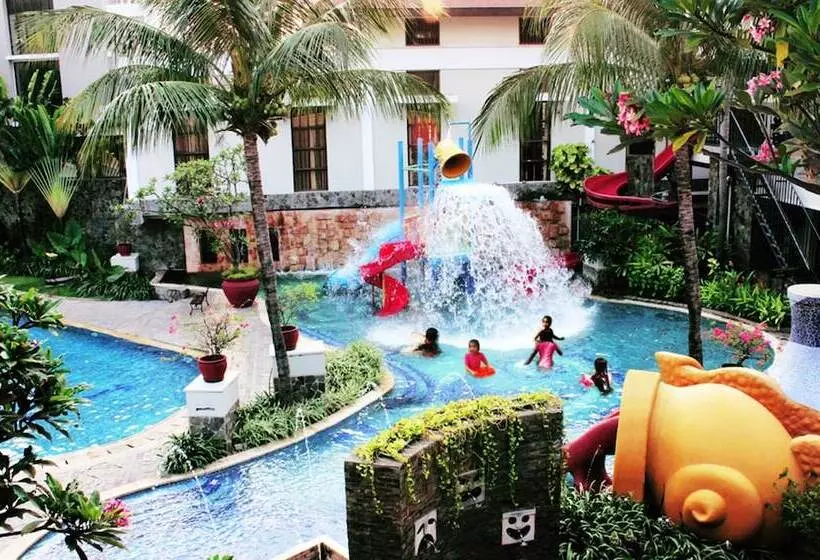 בית מלון כפרי Santika Premiere Kota Harapan Indah