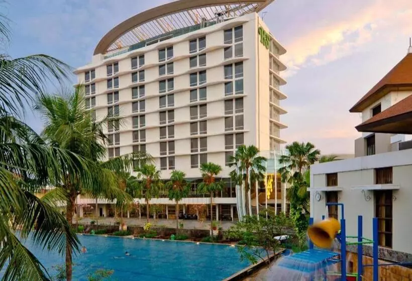 בית מלון כפרי Santika Premiere Kota Harapan Indah