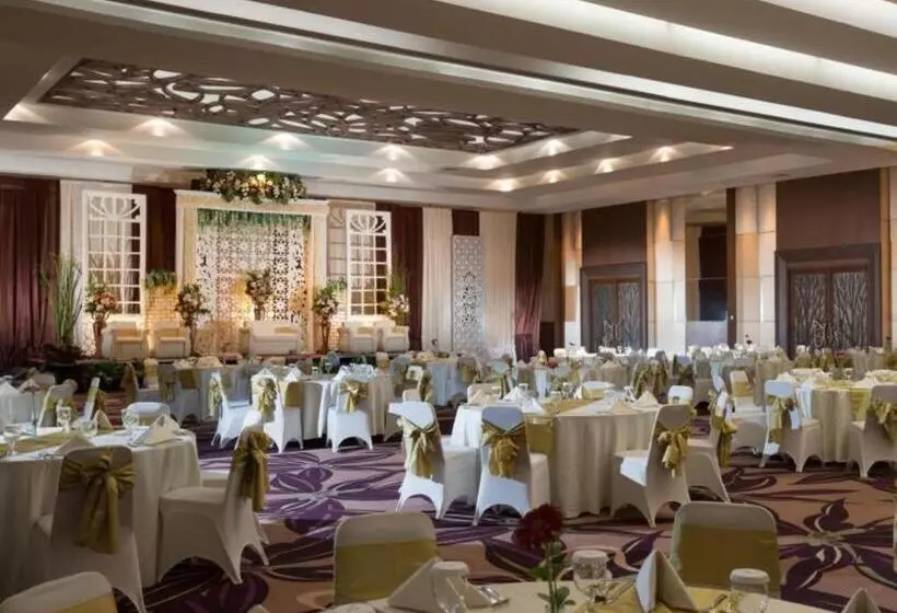 בית מלון כפרי Santika Premiere Kota Harapan Indah