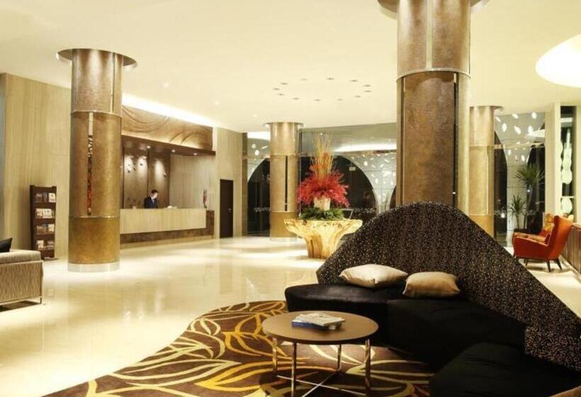 فندق Santika Premiere Kota Harapan Indah