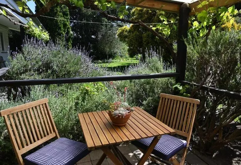 Otel St Leonards Vineyard Cottages