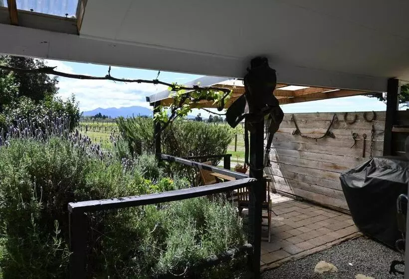 Otel St Leonards Vineyard Cottages