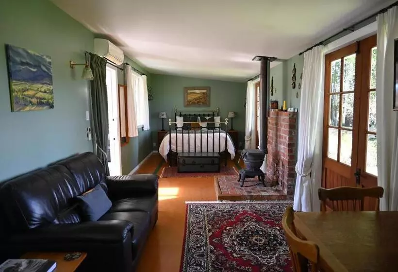 Otel St Leonards Vineyard Cottages