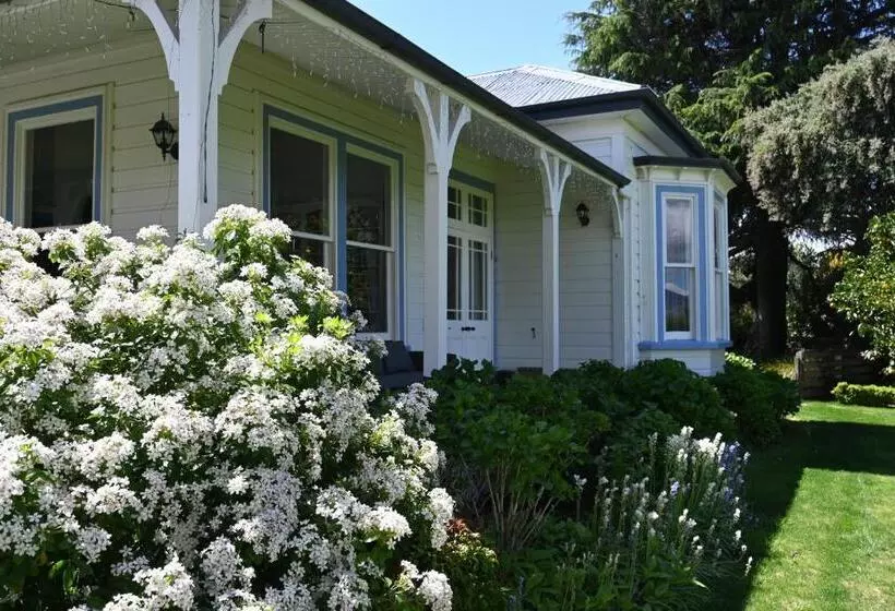 Otel St Leonards Vineyard Cottages