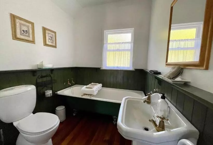 Otel St Leonards Vineyard Cottages