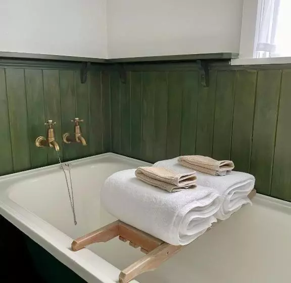 Otel St Leonards Vineyard Cottages