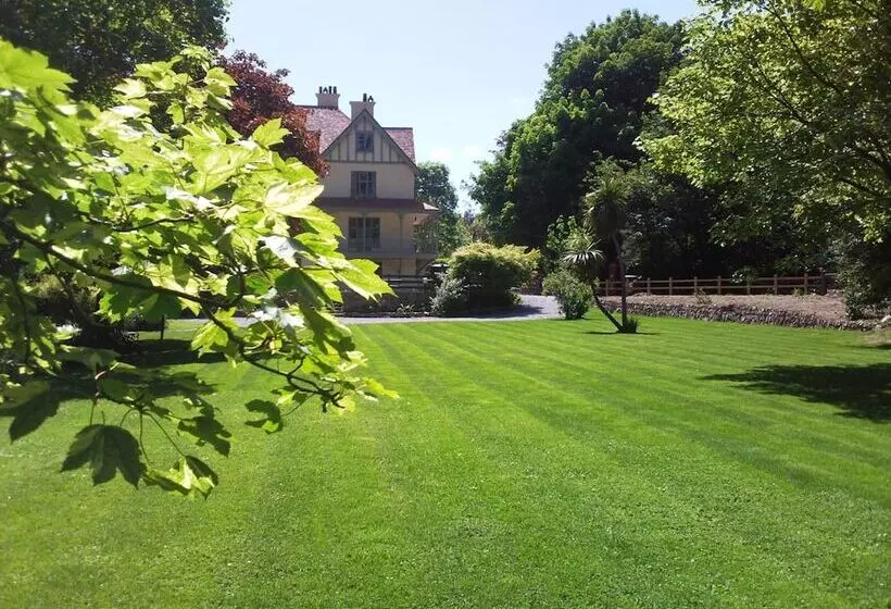 Отель The Hunters Inn