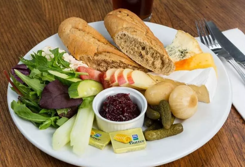 Отель The Hunters Inn