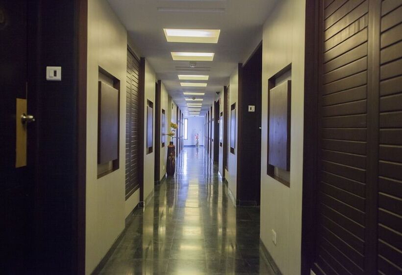 酒店 The Oasis  Vadodara