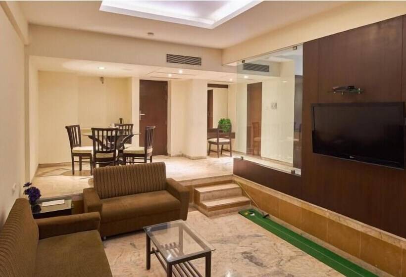 酒店 The Oasis  Vadodara