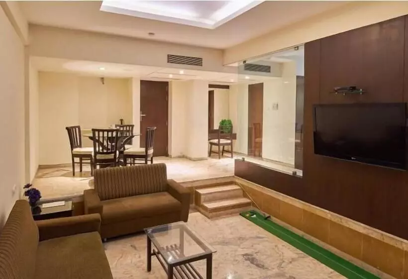 ホテル The Oasis Vadodara