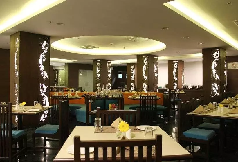 ホテル The Oasis Vadodara