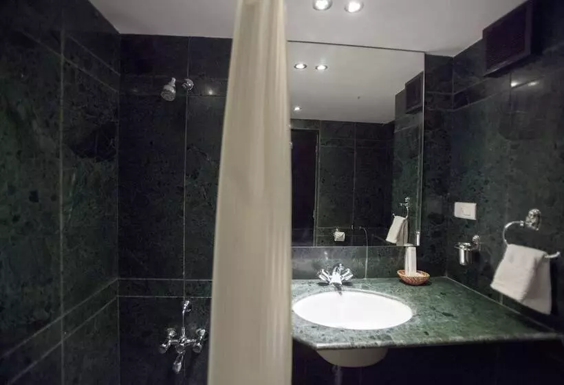 ホテル The Oasis Vadodara