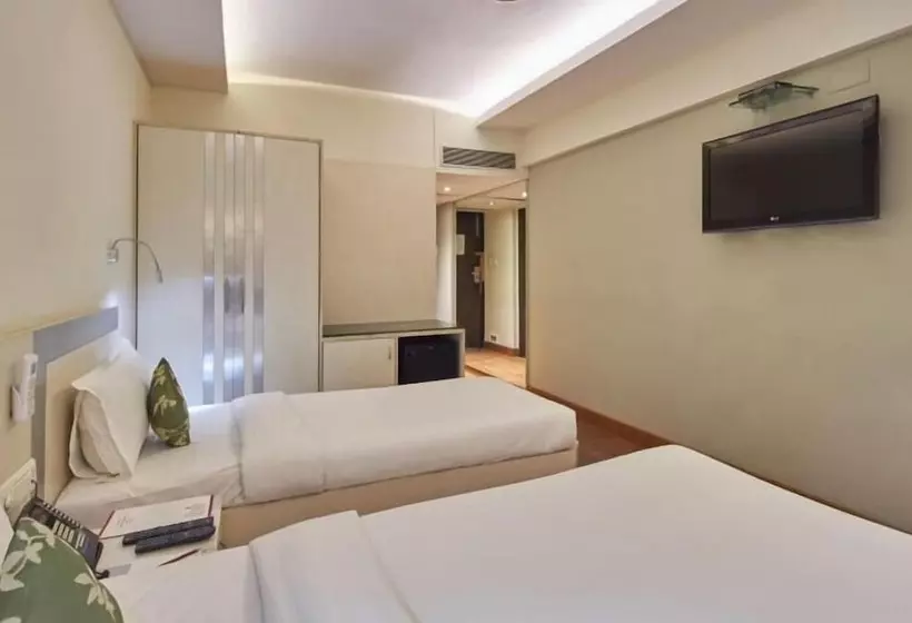 ホテル The Oasis Vadodara