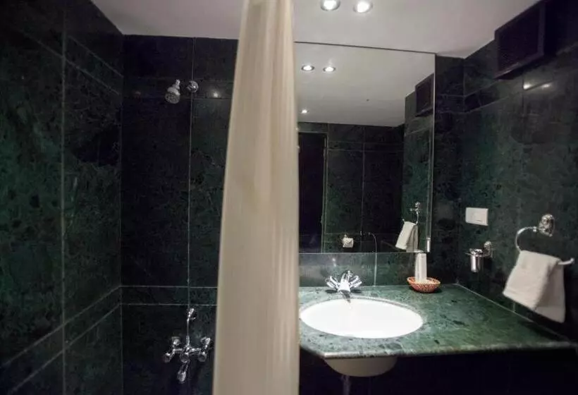 ホテル The Oasis Vadodara