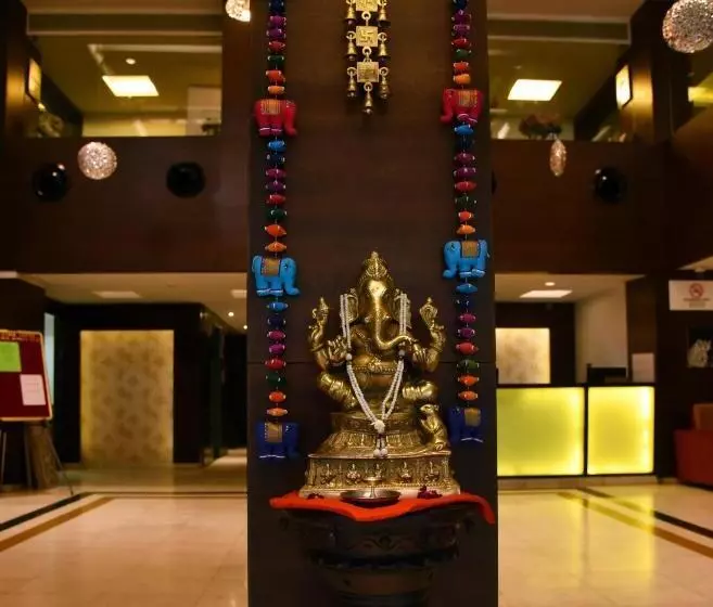 ホテル The Oasis Vadodara