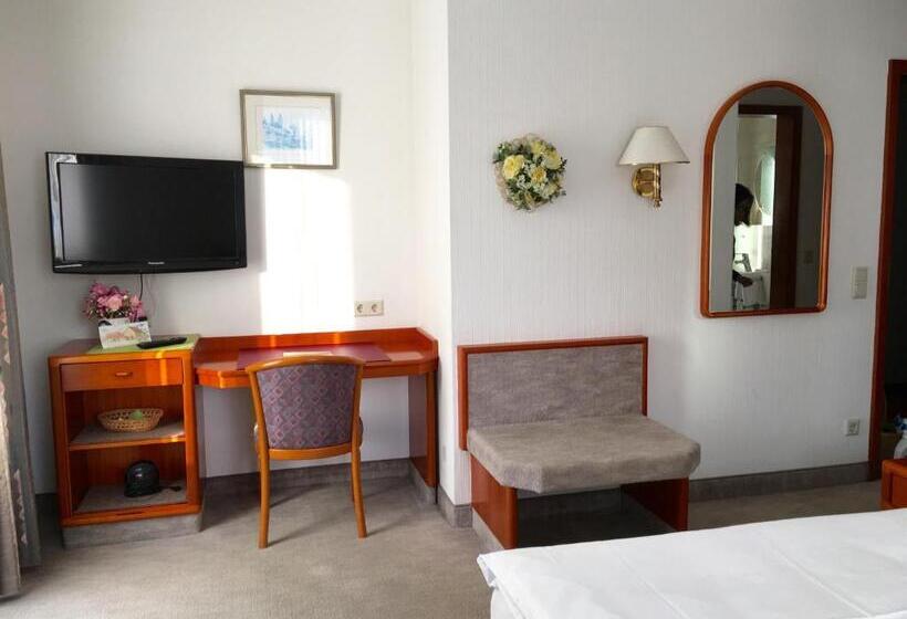 호텔 Garni Vierjahreszeiten