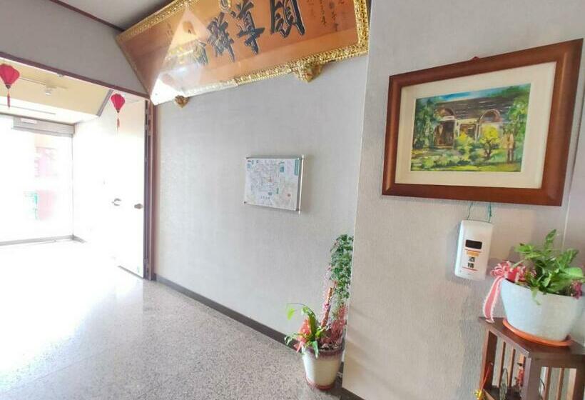 هاستل Royal Business