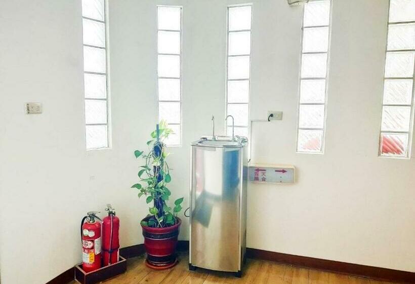 هاستل Royal Business