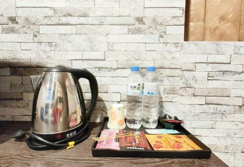 هاستل Royal Business