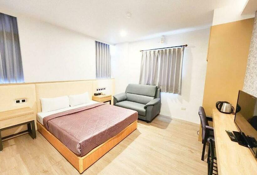 هاستل Royal Business